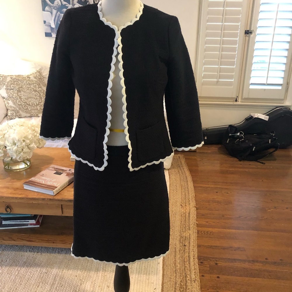 Gorgeous like-new power suit! 4p